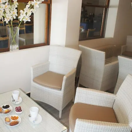 Beau Rivage מלון 3*